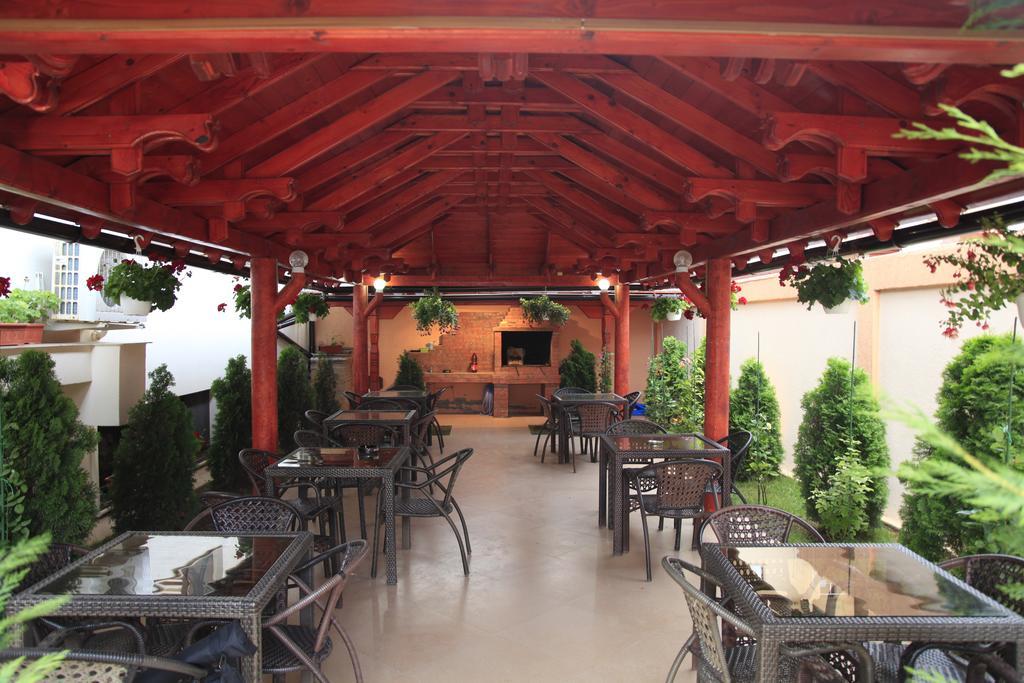 Hotel Cristal Năvodari Buitenkant foto