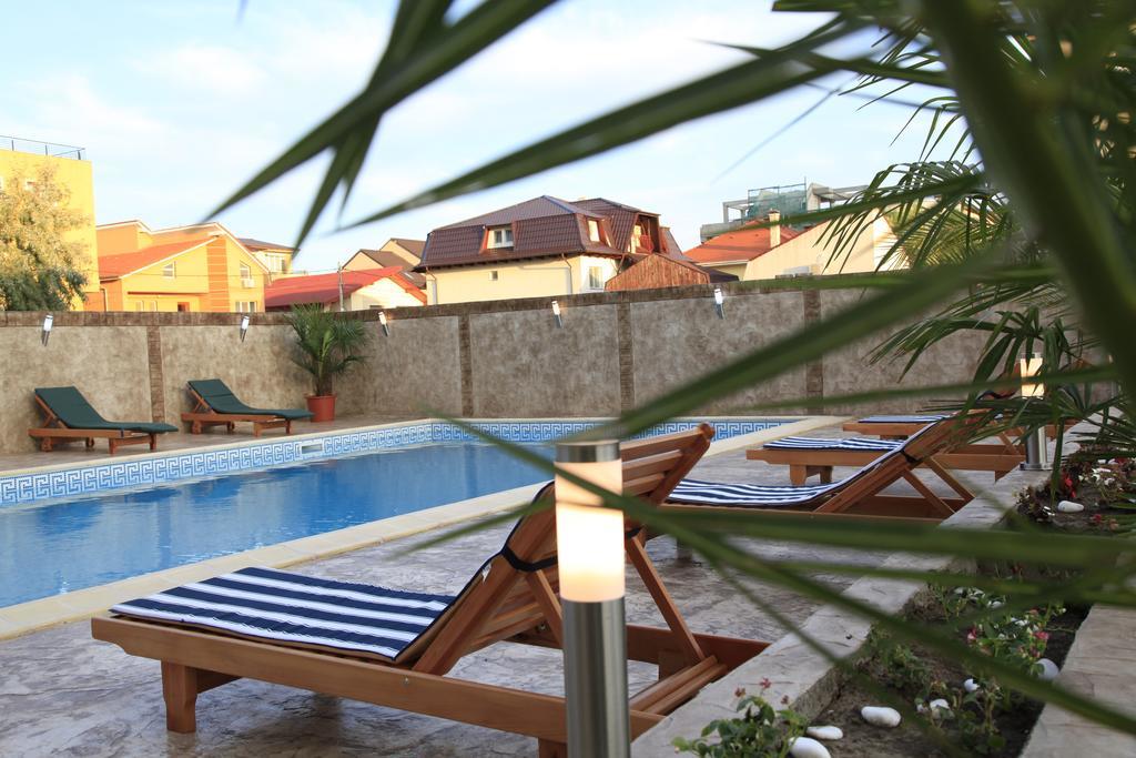 Hotel Cristal Năvodari Buitenkant foto